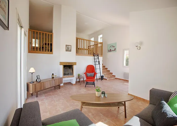 In With Private Pool & History Villa *