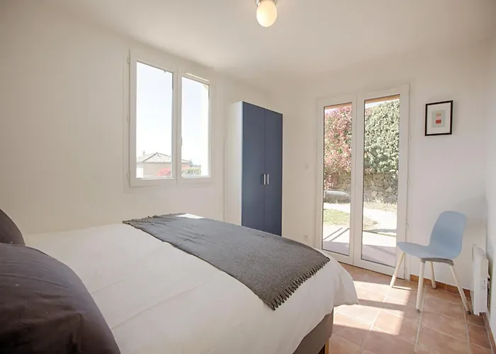 Villa In With Private Pool & History Joyeuse