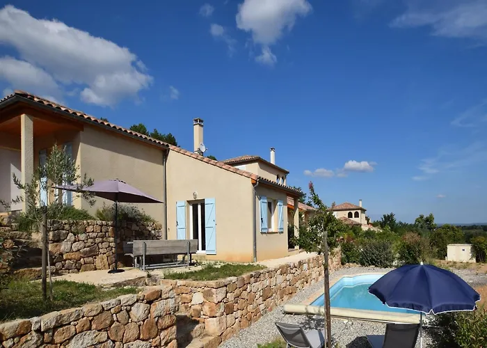 In With Private Pool & History Villa Joyeuse