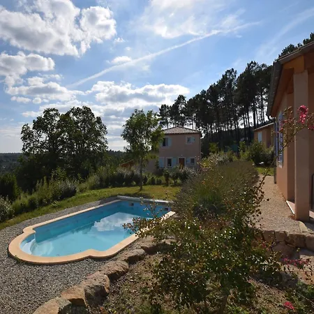 In With Private Pool & History Vila