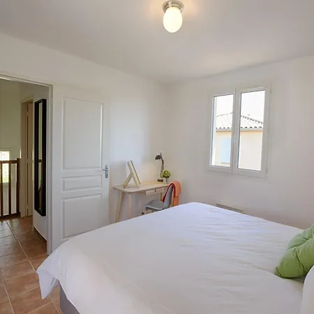 In With Private Pool & History Vila *