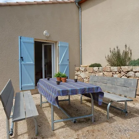 In With Private Pool & History Vila