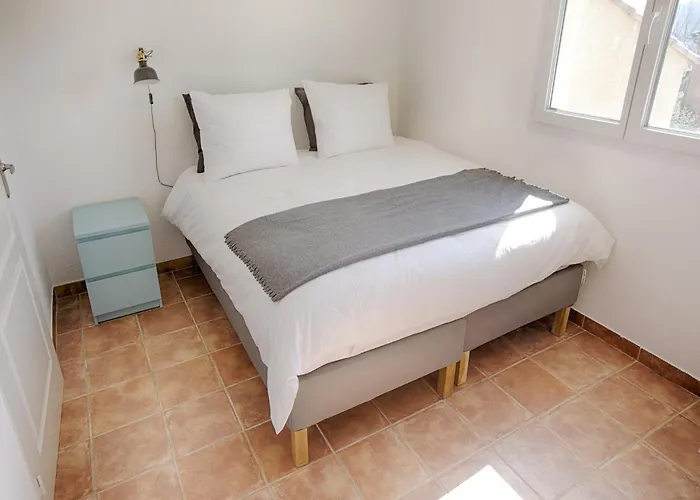 In With Private Pool & History Villa Joyeuse
