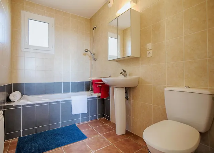 In With Private Pool & History Villa *