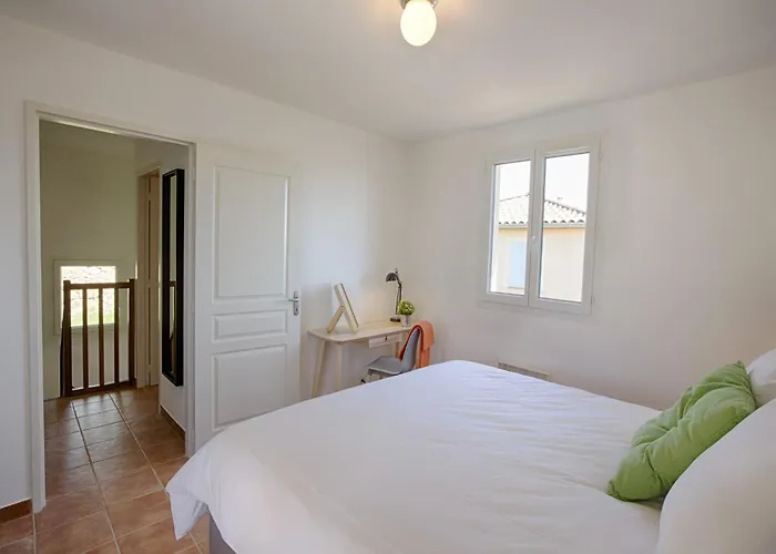 In With Private Pool & History Villa *
